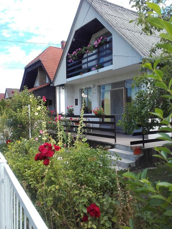 Janos Nyaralo Villa Balatonmáriafürdő Buitenkant foto