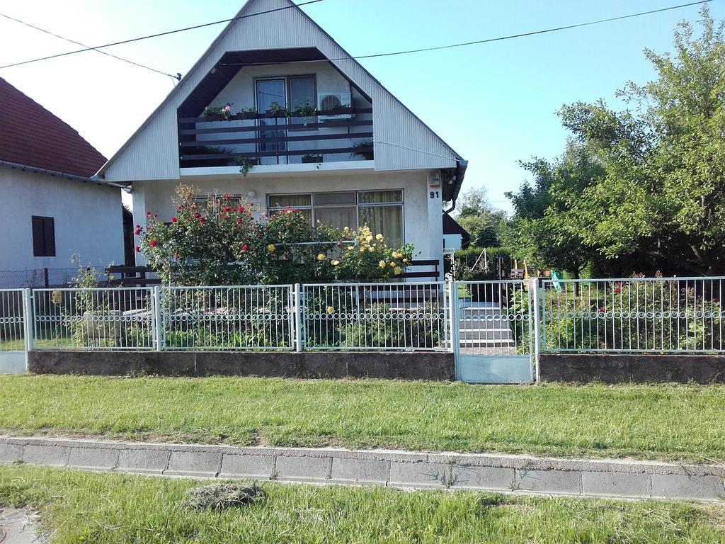 Janos Nyaralo Villa Balatonmáriafürdő Buitenkant foto