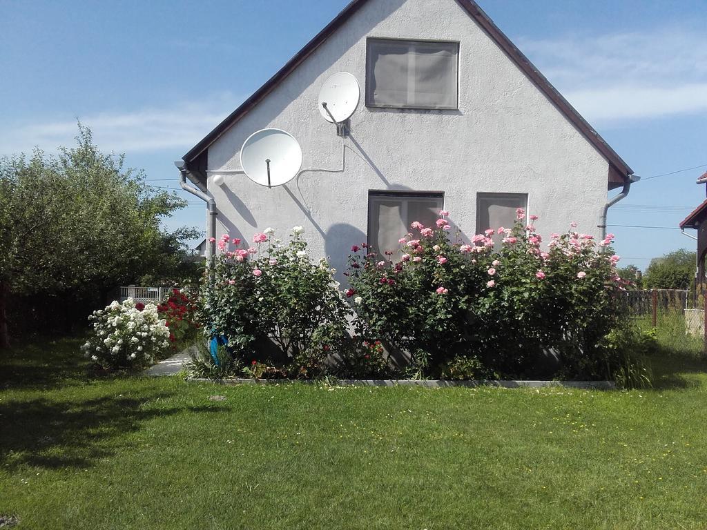 Janos Nyaralo Villa Balatonmáriafürdő Buitenkant foto