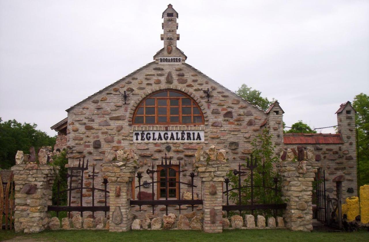 Janos Nyaralo Villa Balatonmáriafürdő Buitenkant foto