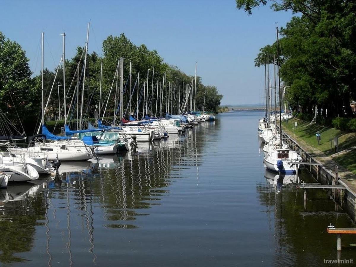 Janos Nyaralo Villa Balatonmáriafürdő Buitenkant foto